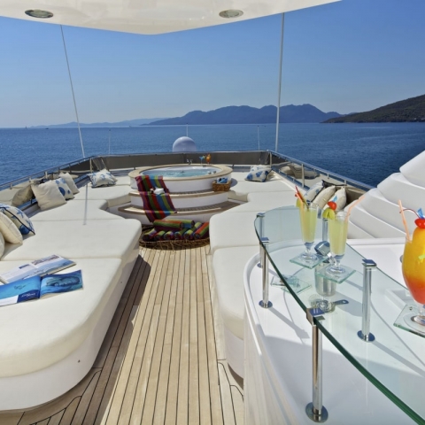 charter_in_greece_orion_sundeck-min.jpg