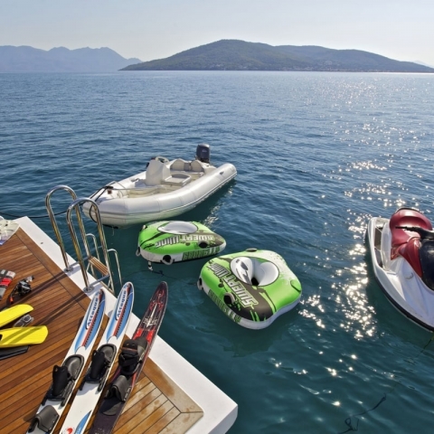 charters_in_greece_orion_water_toys-min.jpg