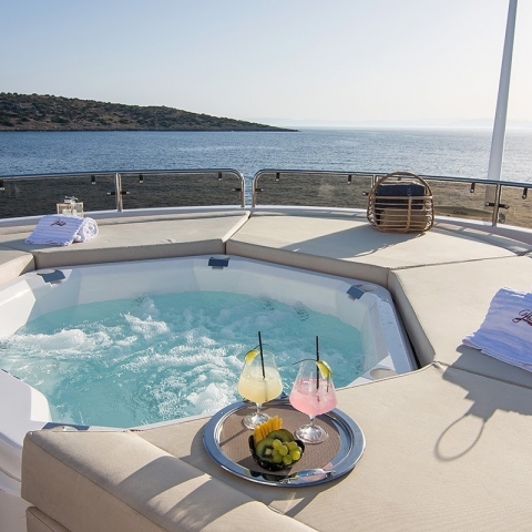 charters_in_greece_pathos_-_jacuzzi.jpg