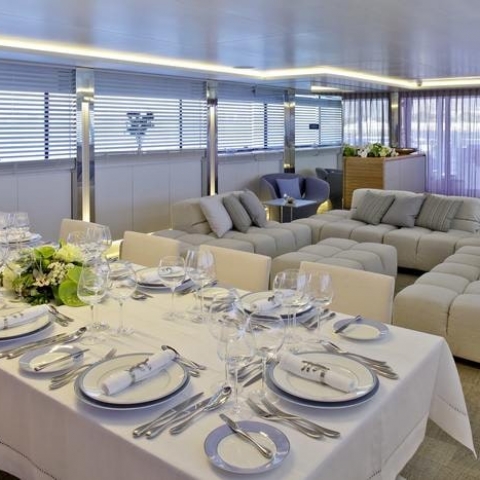 charters_in_greece_barents_sea_-_salon_dining_area-min.jpg