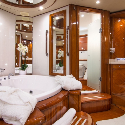 dream-b-master_en_suite_facilities.jpg