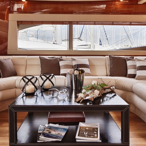 charter-yacht-amor-saloon2.jpg
