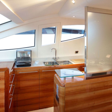 motor-yachts-georgev-10l.jpg