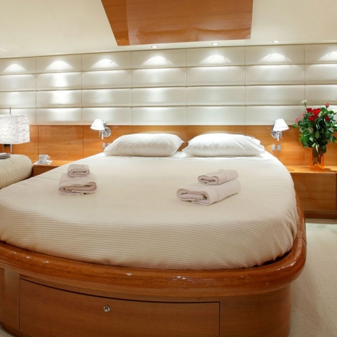 motor-yachts-georgev-12l.jpg