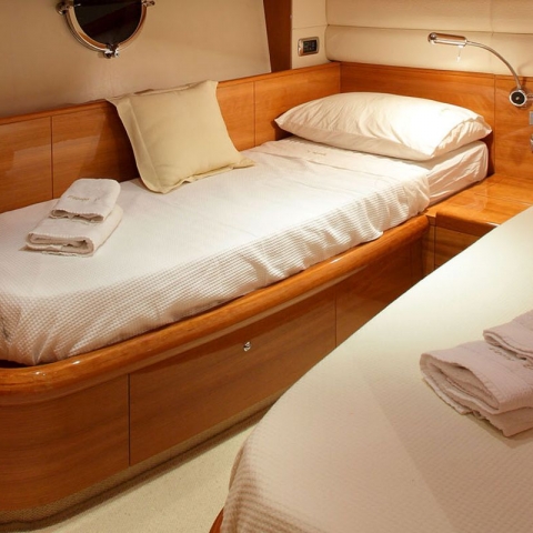 motor-yachts-georgev-15l.jpg
