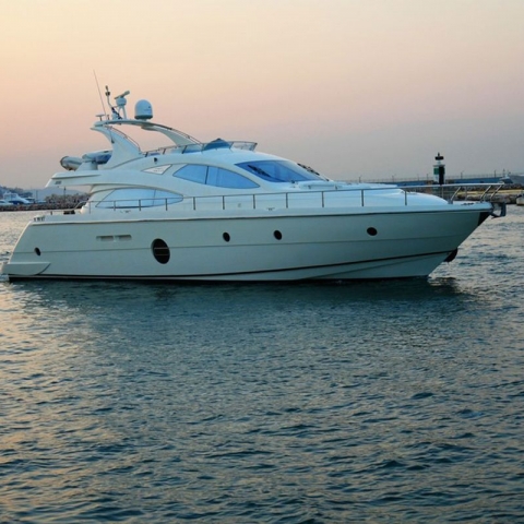 motor-yachts-georgev-2l.jpg