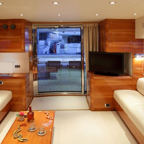 motor-yachts-georgev-6l.jpg