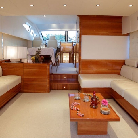 motor-yachts-georgev-7l.jpg