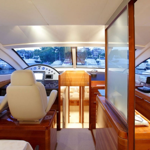 motor-yachts-georgev-9l.jpg