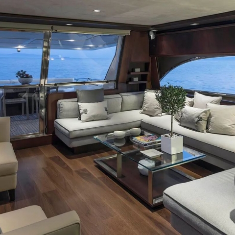 1620915486614_lazy-days-yacht-iyc-livingroom.jpg