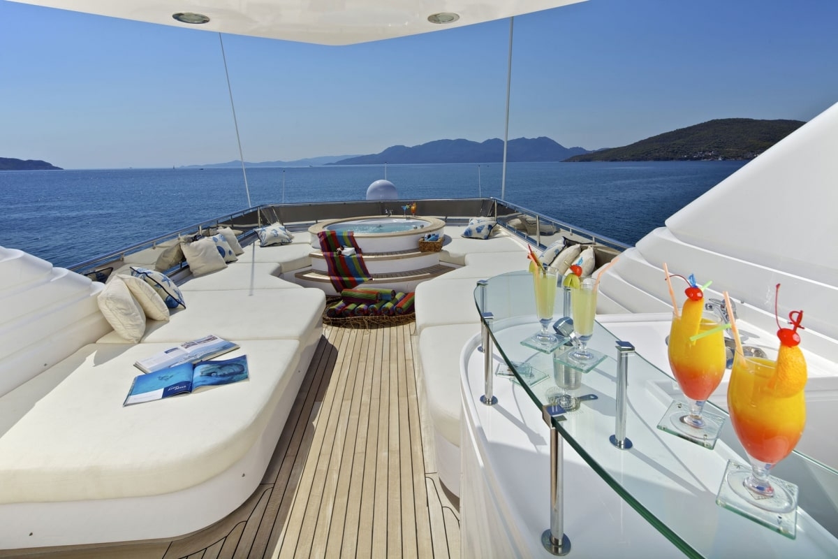 charter_in_greece_orion_sundeck-min.jpg