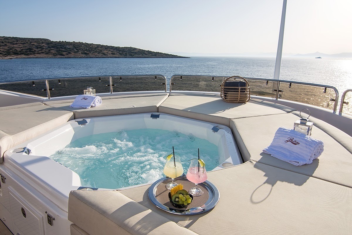 charters_in_greece_pathos_-_jacuzzi.jpg