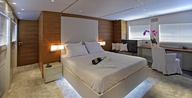 charter_in_greece_tropicana_-_master_cabin-min.jpg