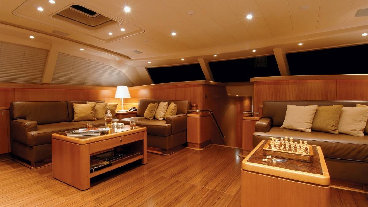 charters_in_greece_aristarchos_-_saloon.jpg