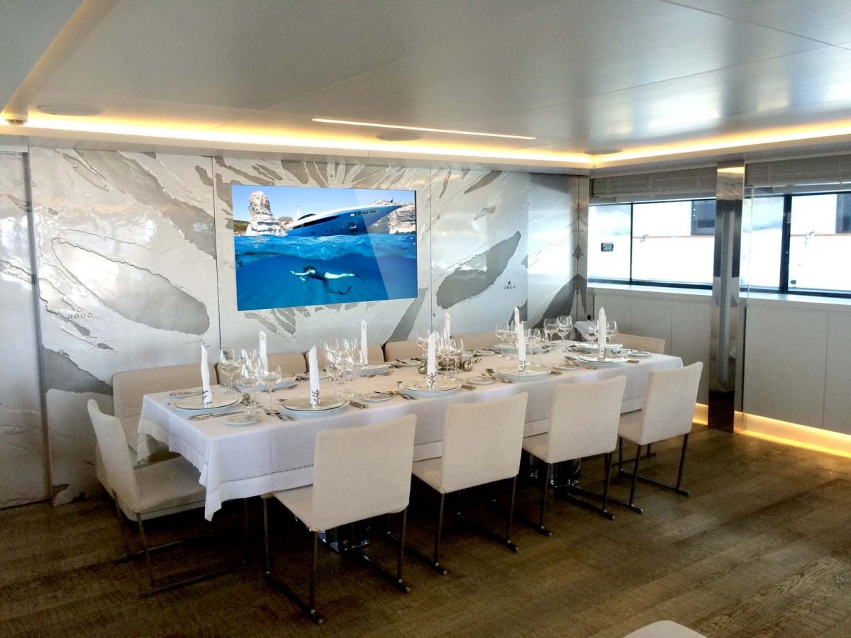 charters_in_greece_barents_sea_-_dining_area-min.jpg