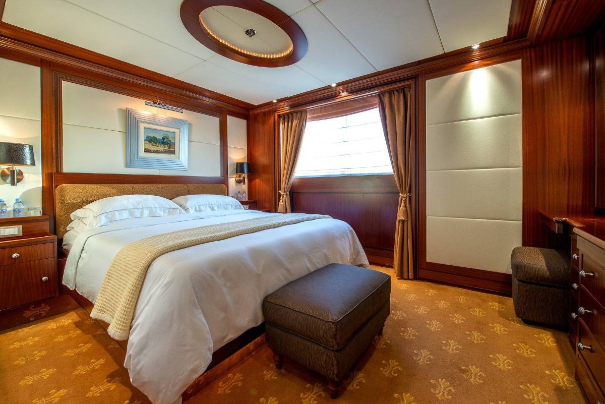 charters_in_mediterranean_lauren_l_-_double_suite.jpg
