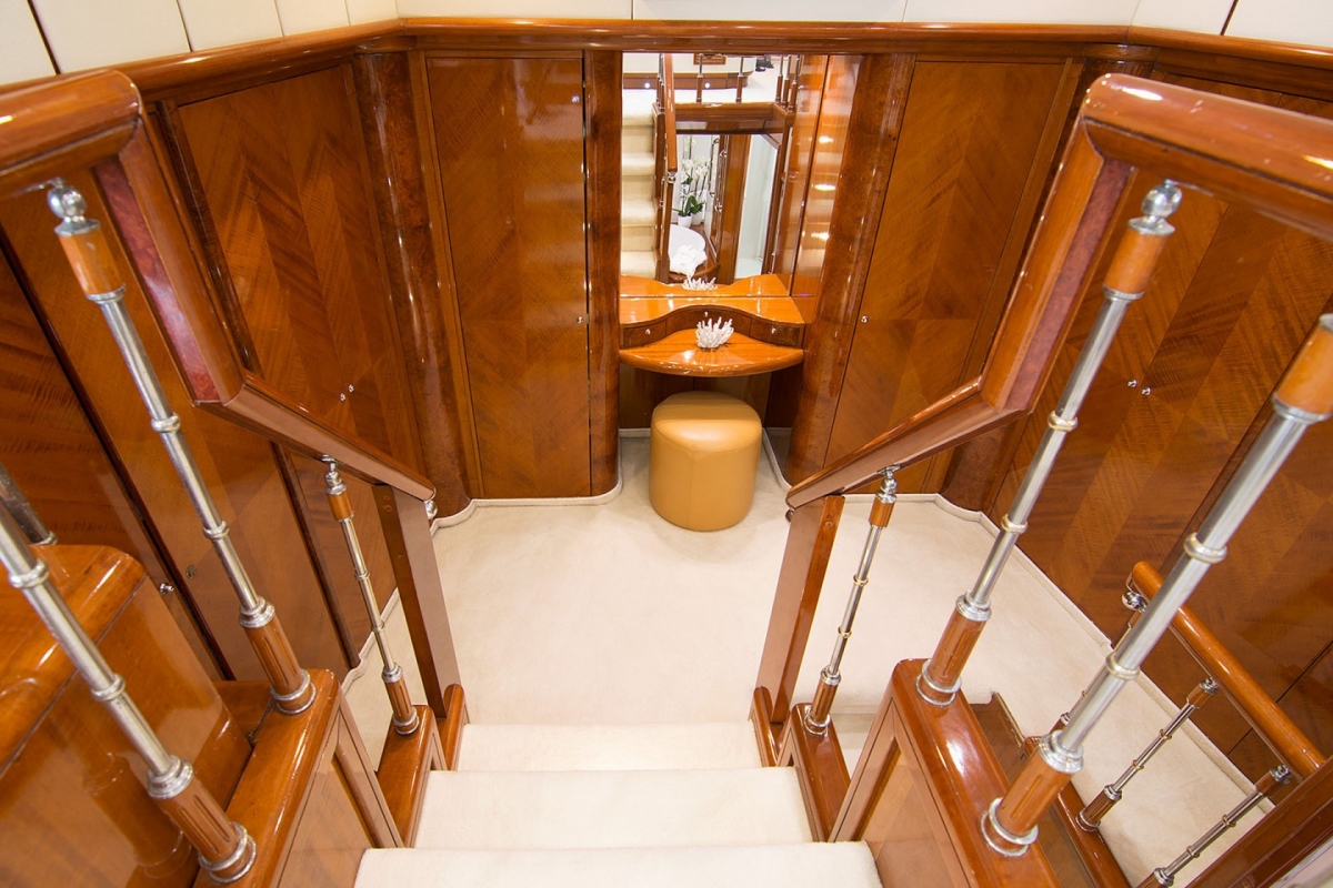 dream-b-master_cabin.jpg