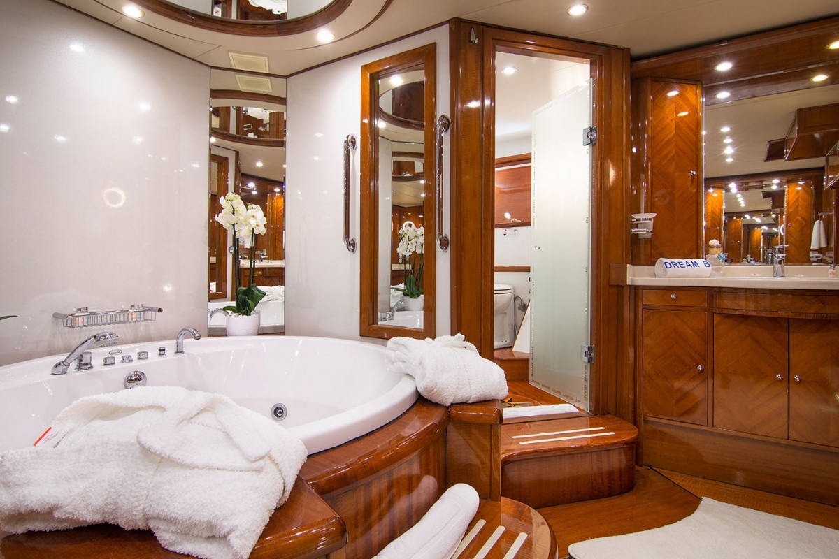 dream-b-master_en_suite_facilities.jpg