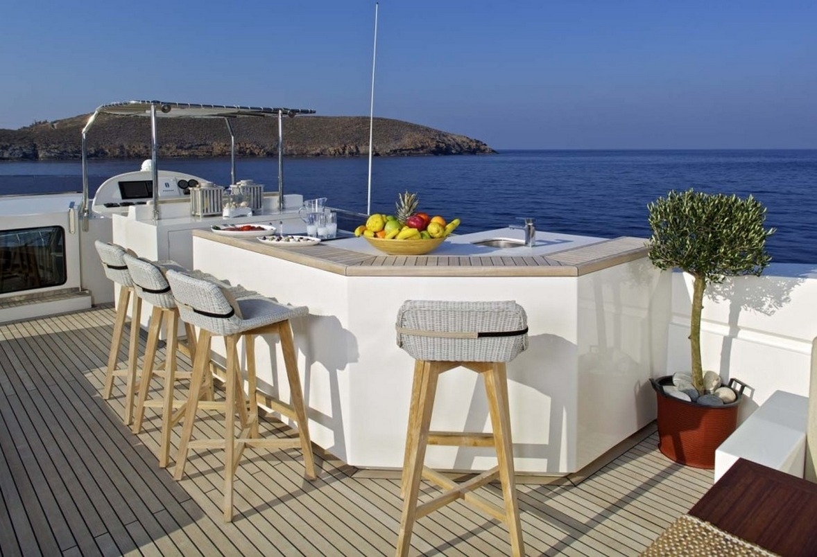 luxury_charterr_yacht_sanjana_sundeck_bar.jpg