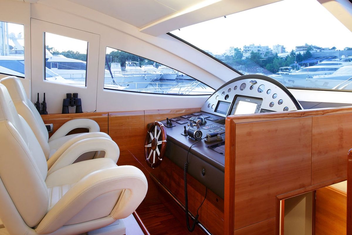 motor-yachts-georgev-11l.jpg