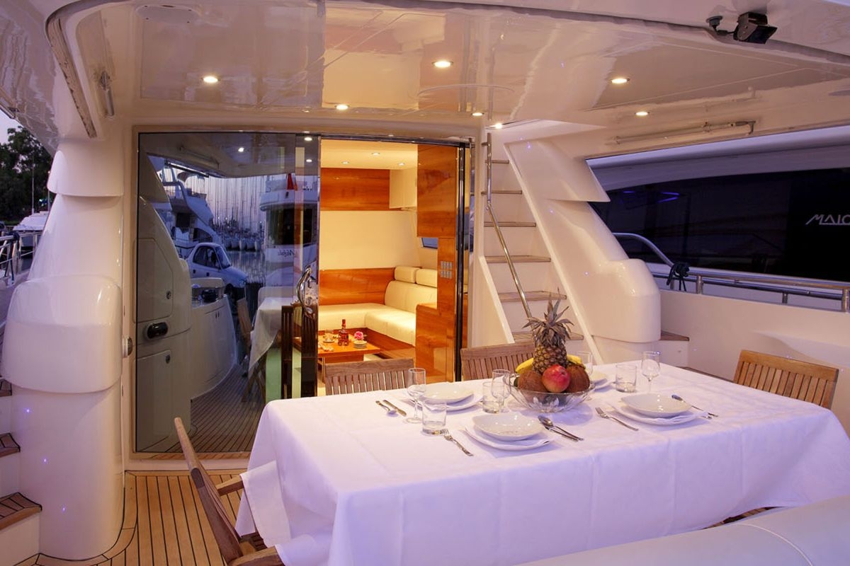 motor-yachts-georgev-5l.jpg