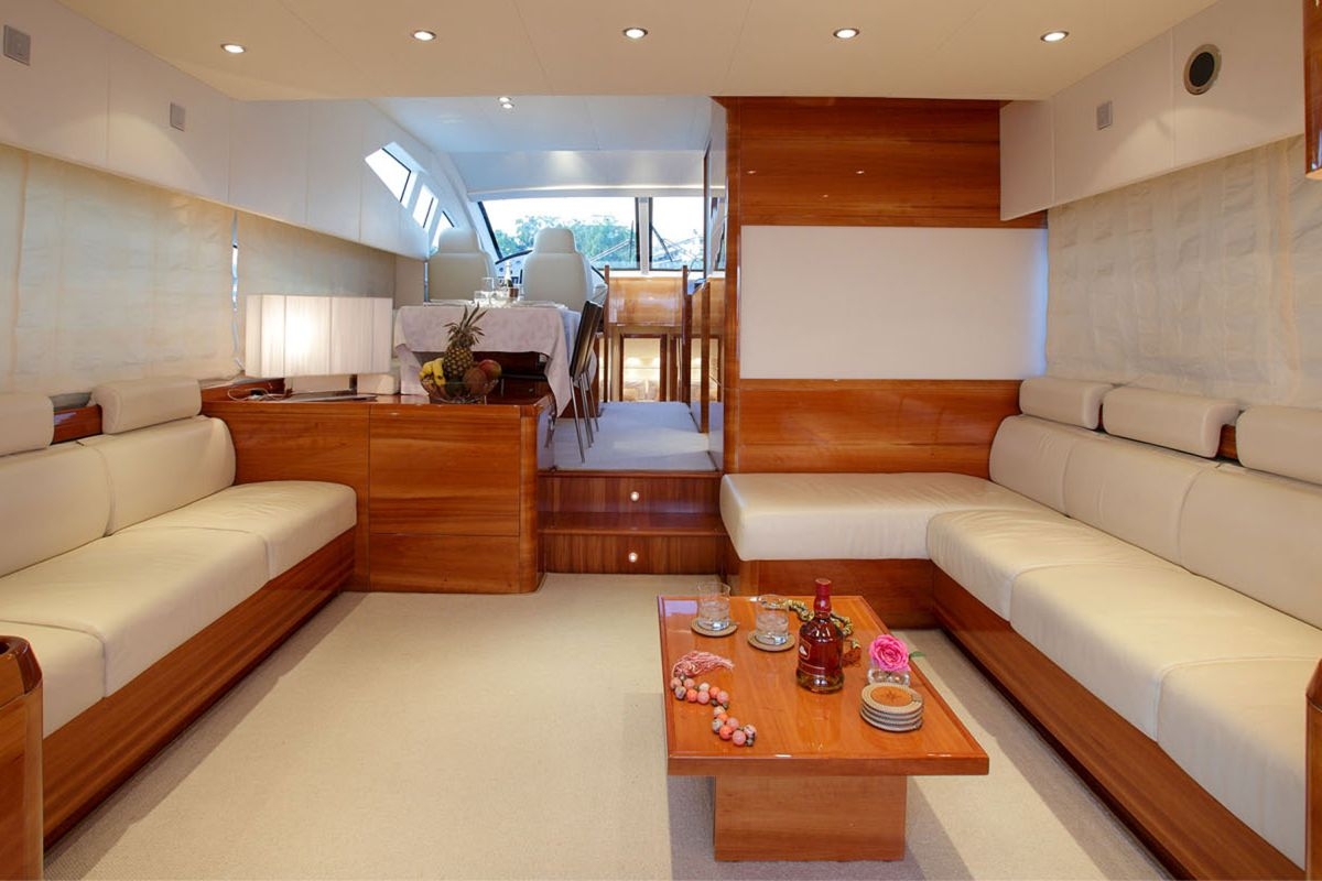 motor-yachts-georgev-7l.jpg