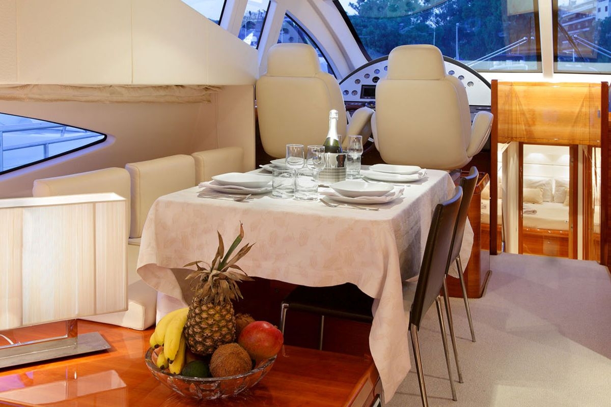motor-yachts-georgev-8l.jpg