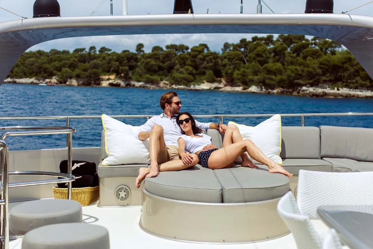 deck-lounge-pandion-yacht.jpg