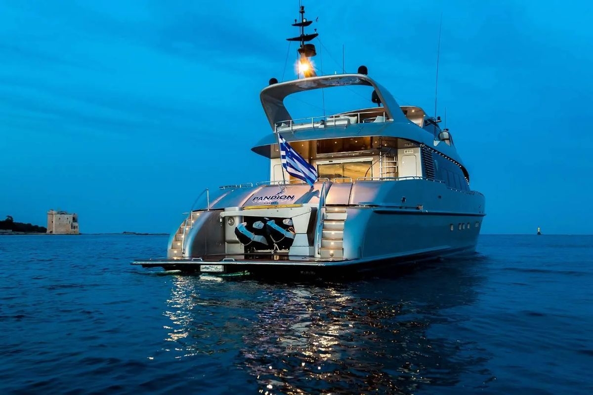 exterior-calm-sea-pandion.jpg