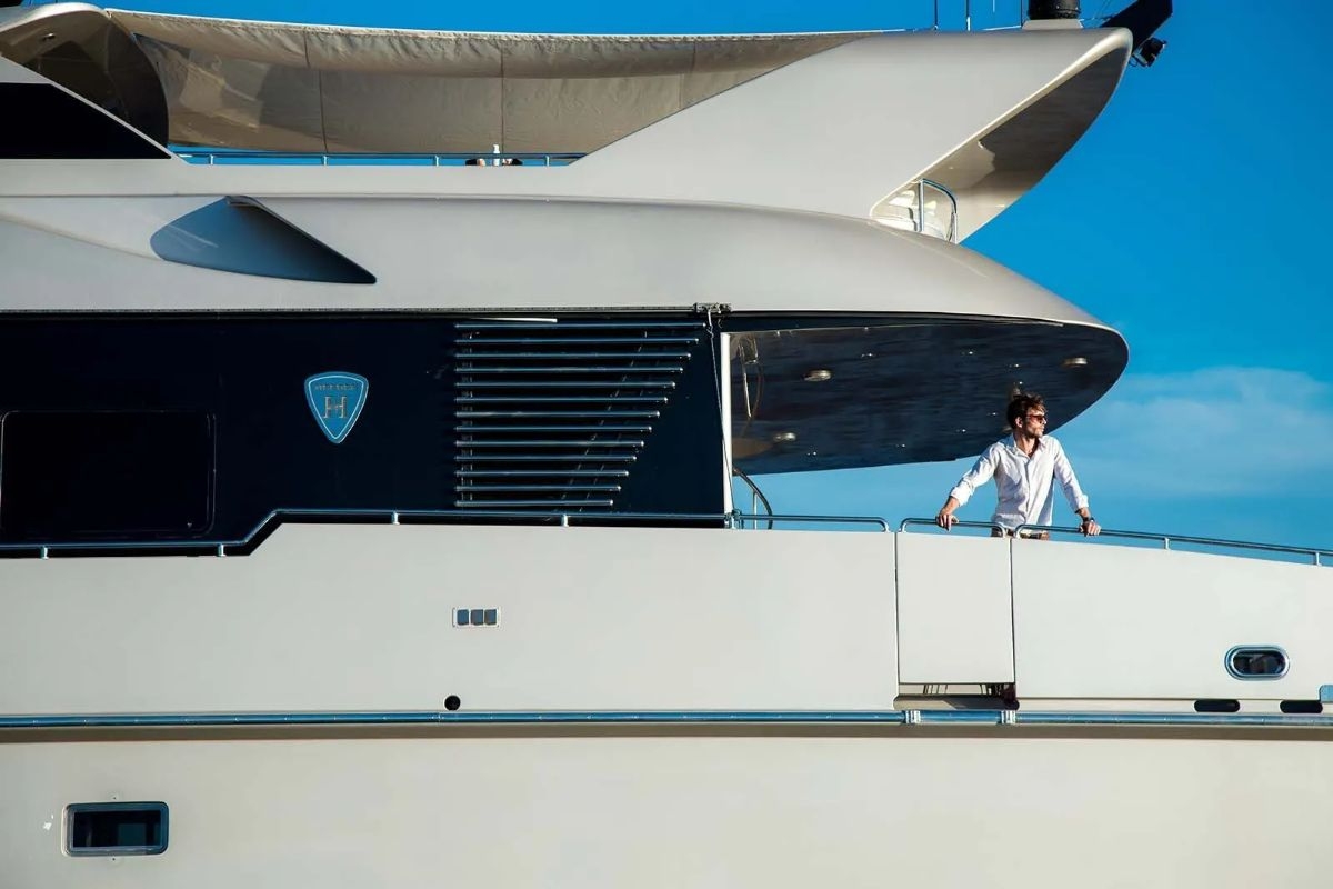 exterior-view-pandion-yacht.jpg