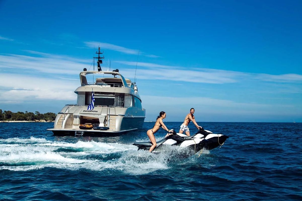 toys-pandion-yachts.jpg